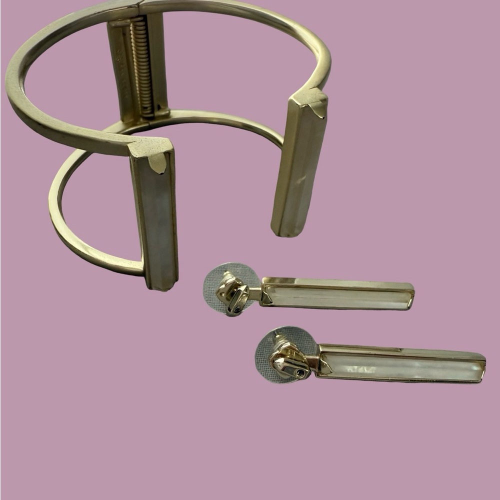 Kendra Scott Gold Bracelet and Earrings Set